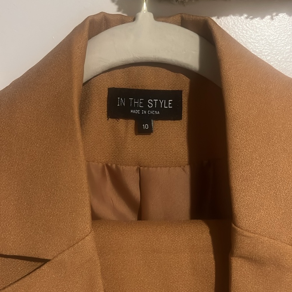In The Style 2-Piece Suit Blazer & High Waist Pants Camel Color Size 6 XS - Picture 3 of 14